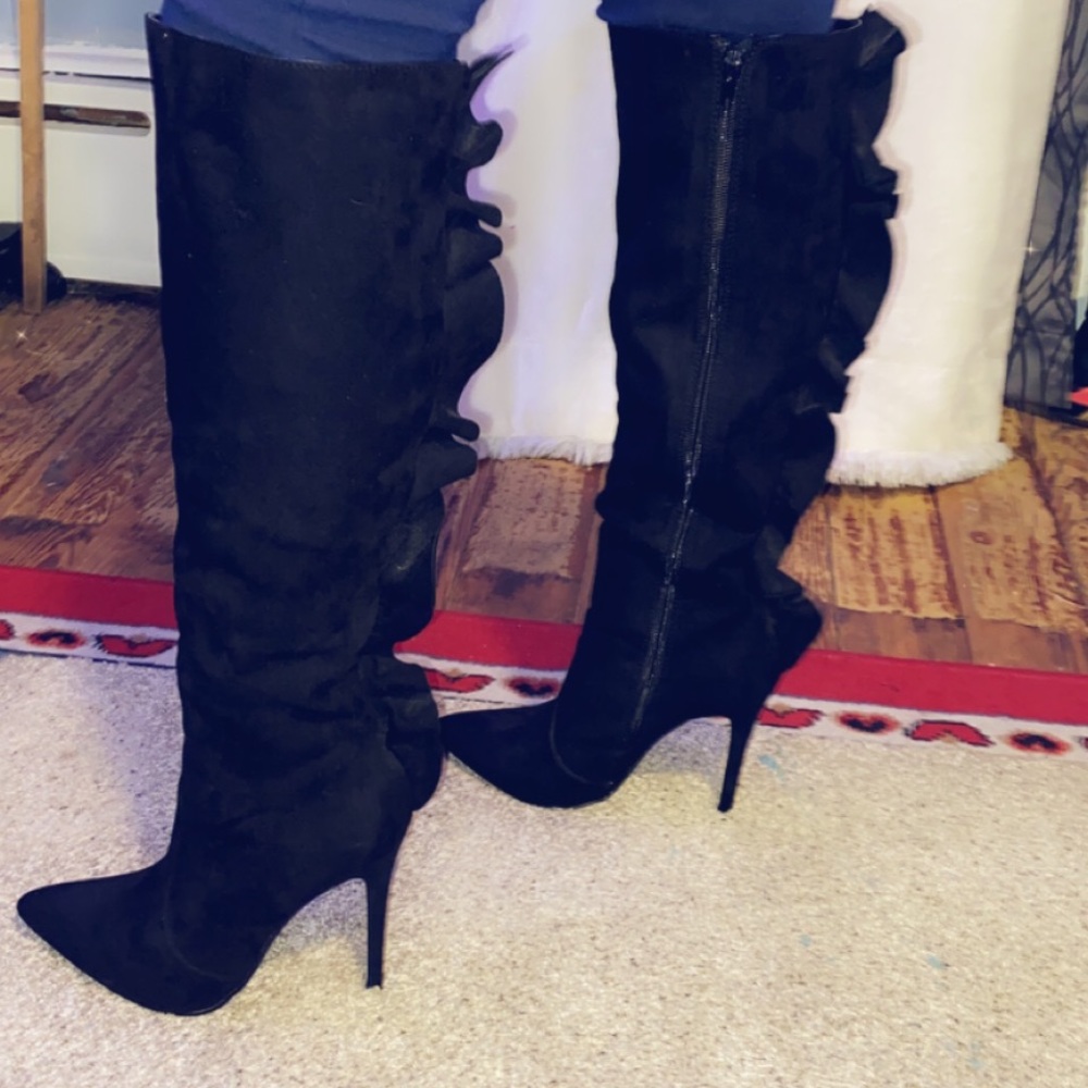 Heeled knee high boots